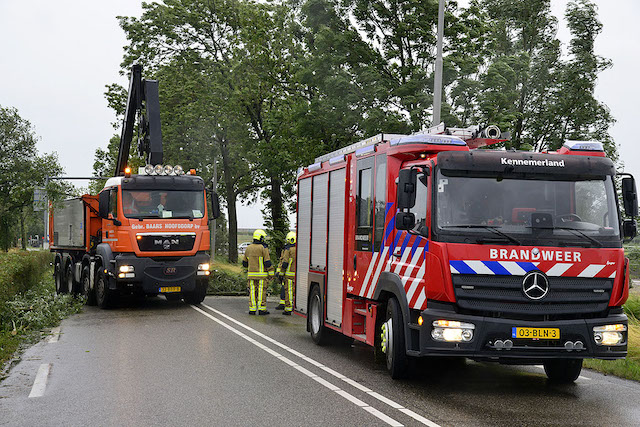 2023/113/20230705-10u18 GB 008 Stormschade Schipholweg BHD-oost.jpg